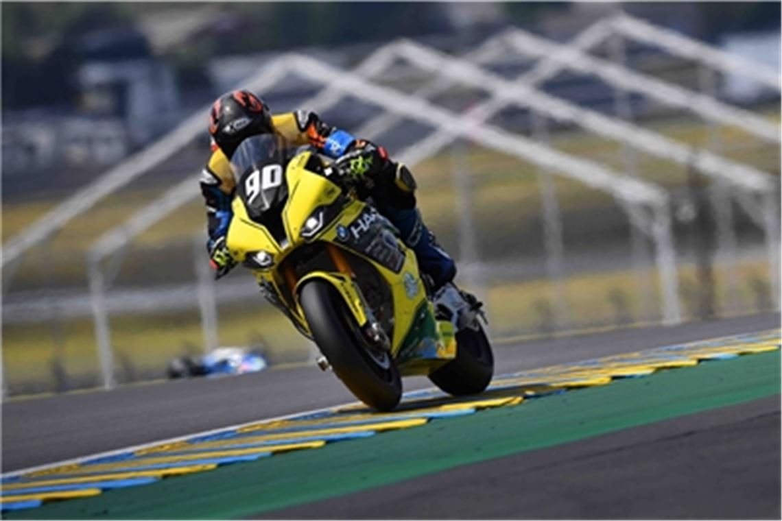 Dominik Vincon fährt sein Team LRP Poland nach dem Start auf dem Circuit Bugatti im französischen Le Mans vom 20. auf den elften Platz vor, doch kurze Zeit später folgt das Aus. Foto: M.Jagielski