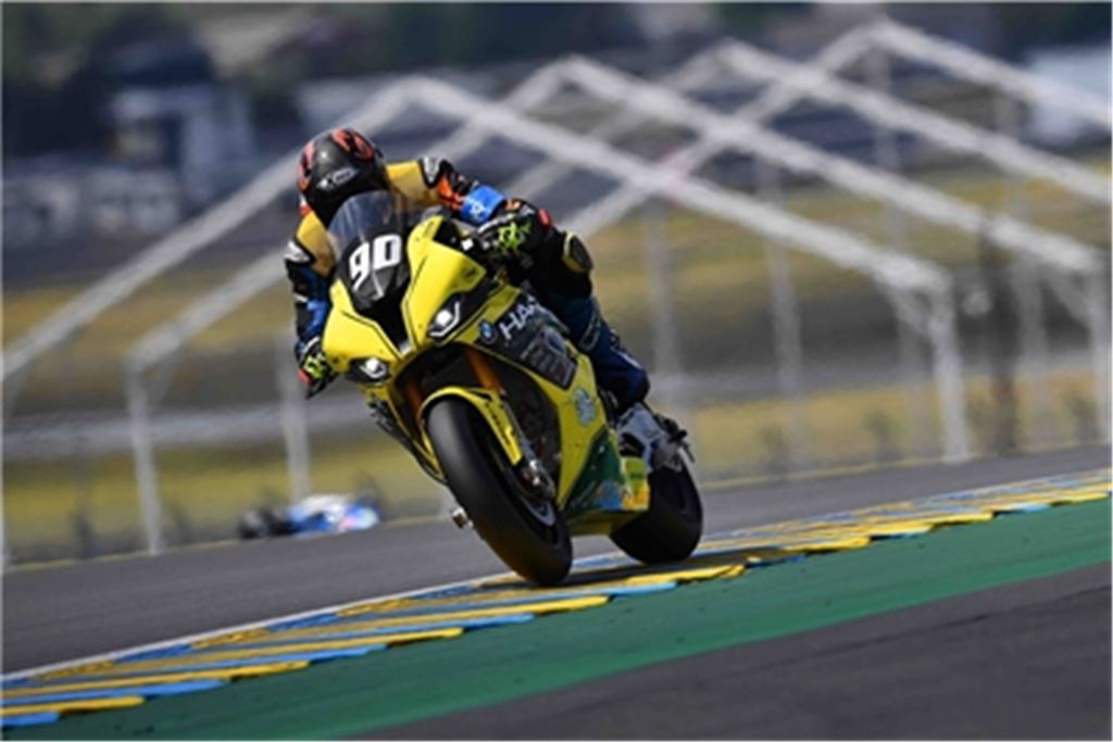 Dominik Vincon fährt sein Team LRP Poland nach dem Start auf dem Circuit Bugatti im französischen Le Mans vom 20. auf den elften Platz vor, doch kurze Zeit später folgt das Aus. Foto: M.Jagielski