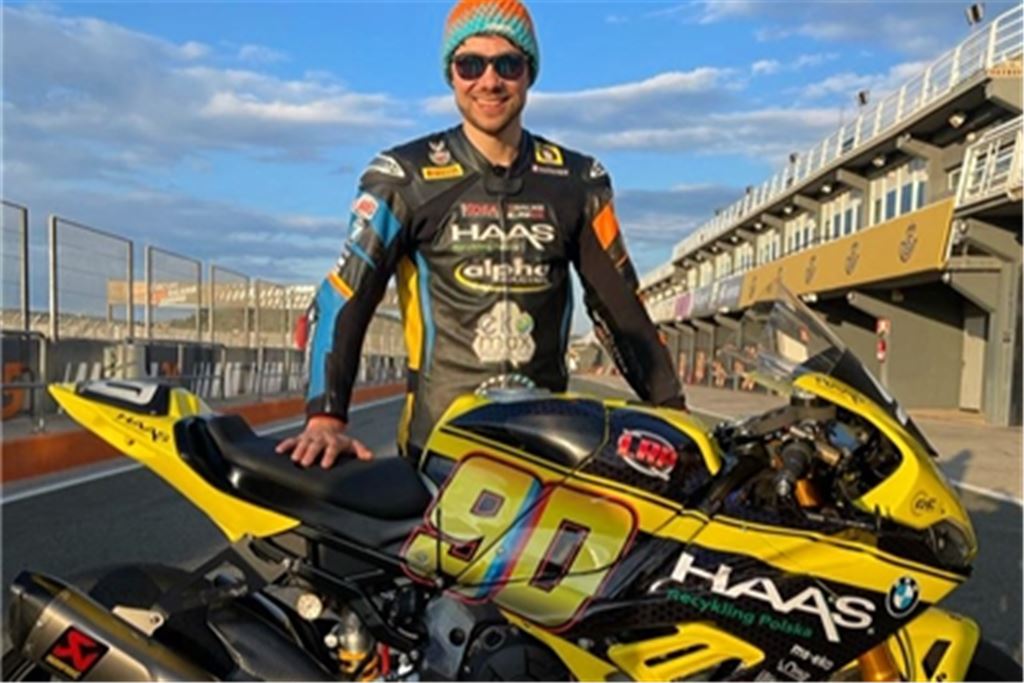Dominik Vincon mit seiner neuen BMW-Maschine beim Test in Valencia. Foto: Mennicke