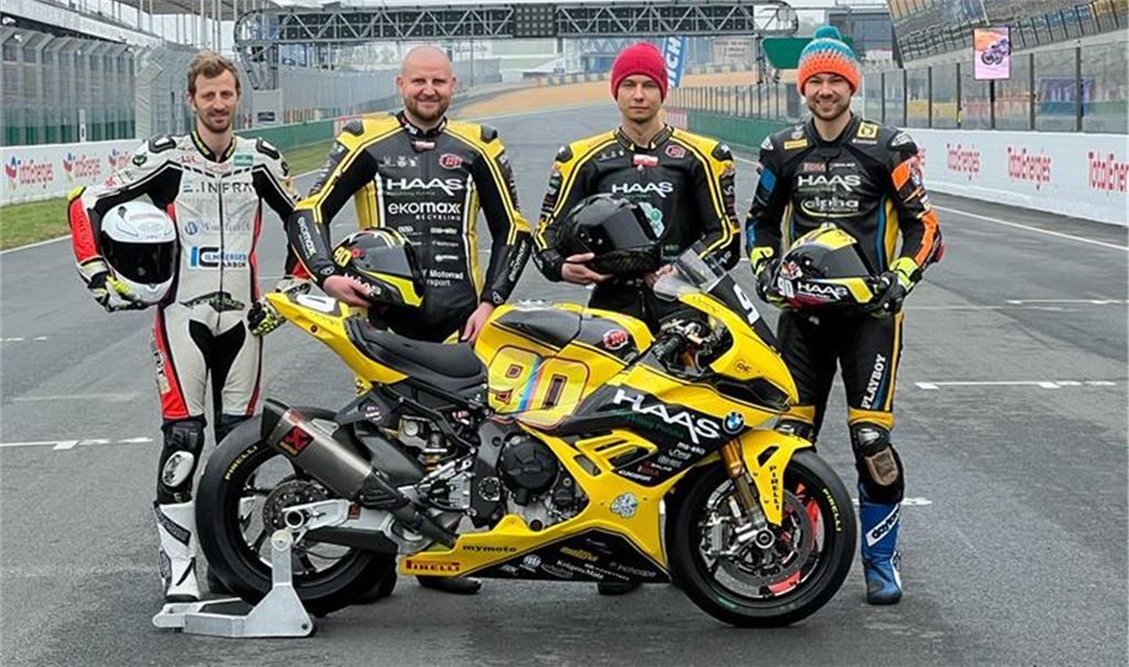 Dominik Vincon (re.) und seine Kollegen vom Team LRP Poland sind heiß auf den WM-Start im französischen Le Mans: Neuling Stefan Kerschbaumer (v. li.), Teamchef Bartlomiej Lewandowski und Ersatzfahrer Bartek Moranski. Foto: Vincon
