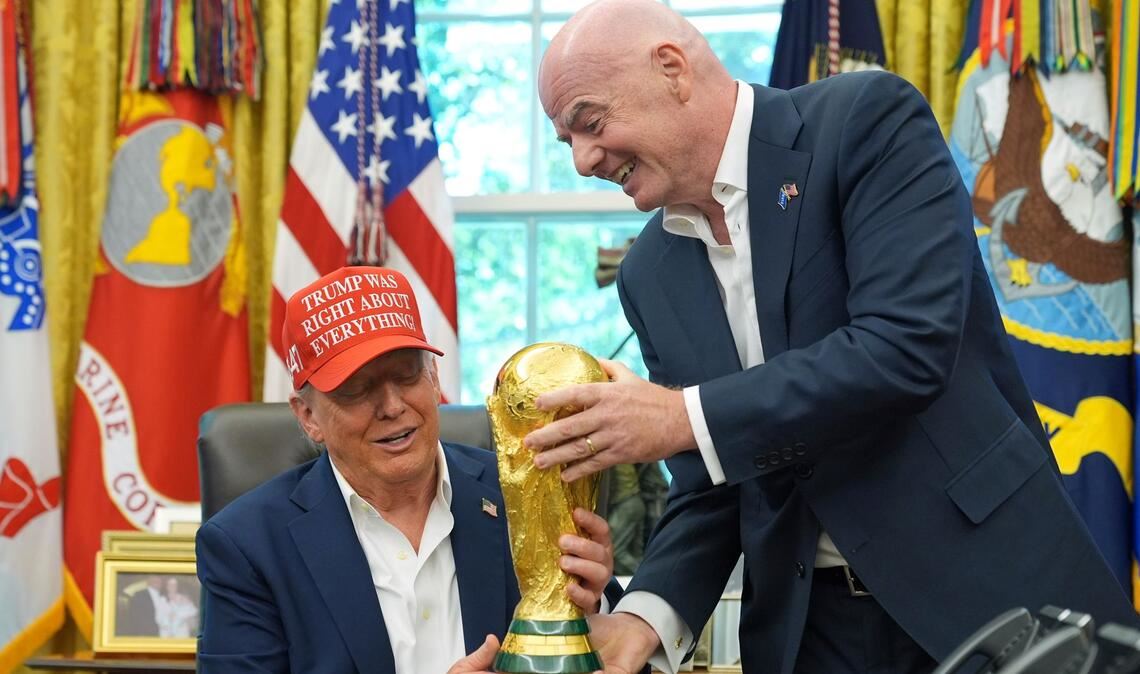 Donald Trump (l) und Gianni Infantino verstehen sich bestens. (Archivbild)