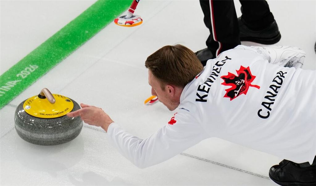 Doppelberührungen des Steins sind im Curling verboten. (Archivbild)