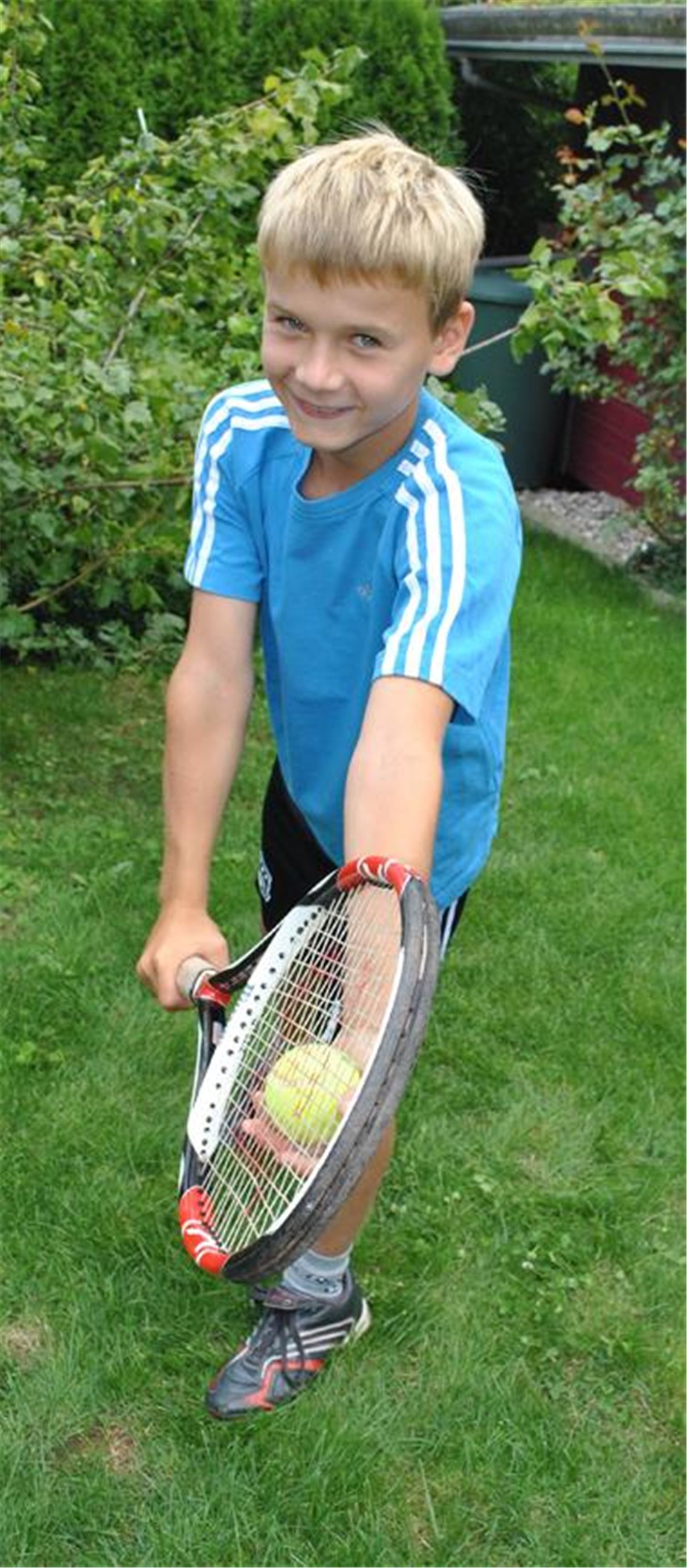 Doppelter Aufschlag: Im Tennis spielt Jonas Grottker in zwei Mannschaften, zweier unterschiedlicher Altersklassen und zweier unterschiedlicher Vereine. 
Foto: Stahlfeld