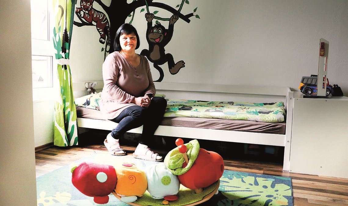 Doreen Höhner aus Mühlhausen geht in ihrer Aufgabe, sich um Kinder in schwierigen Lebenslagen zu kümmern, voll auf – auch, weil ihre Familie mitzieht. Foto: Deeg