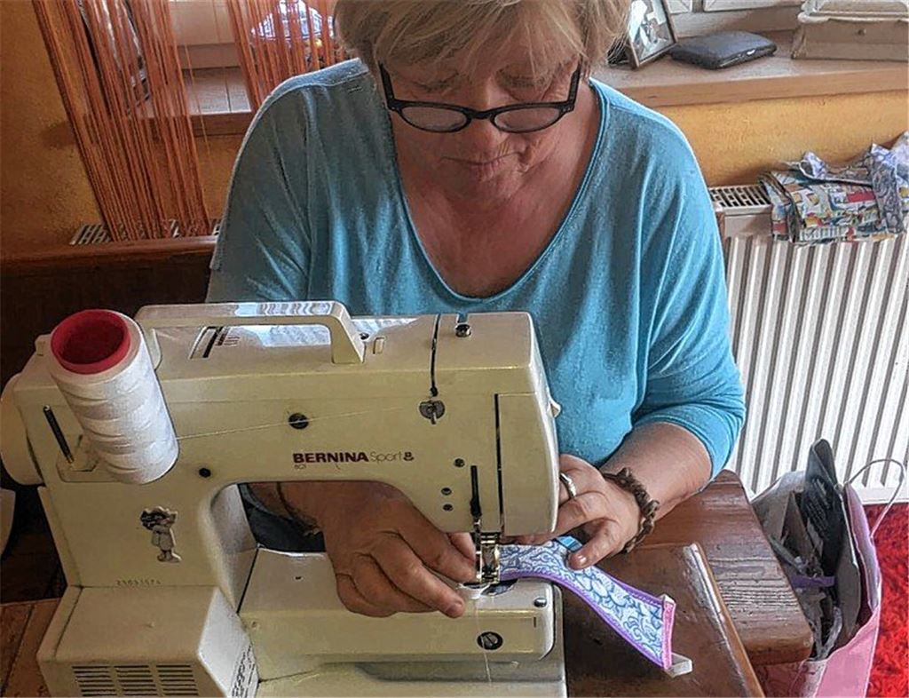 Landfrauen nähen für Seniorenheime