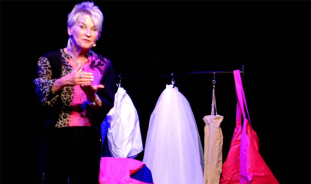 Doris Reichenauer begeistert solo in der Schützinger Festhalle. Foto: Stahlfeld