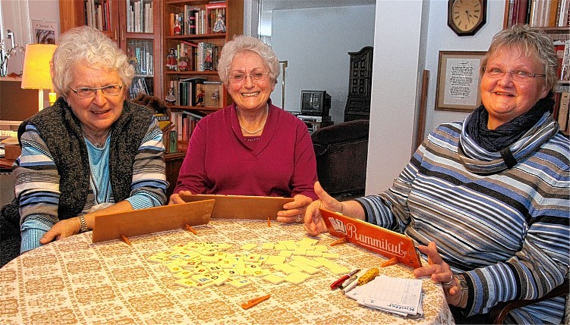 Doris Wagner (v.li.), Elli Mayer und Christel Jesser haben ihre Entscheidung für eine Wohngemeinschaft an der Maulbronner Hilsenbeuerstraße noch zu keinem Zeitpunkt bereut. 