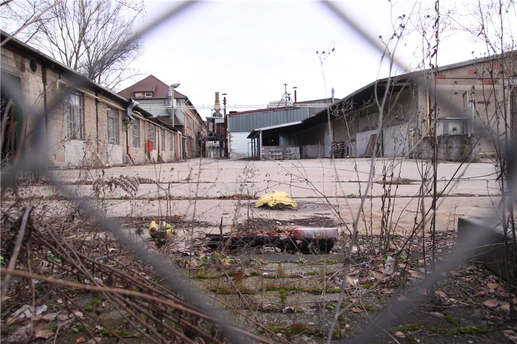 Dornröschenschlaf: In Maulbronn wartet das MWK-Areal immer noch auf den Prinz in Gestalt eines Investors, der die Industriebrache wachküsst.   Archivfoto: Disselhoff