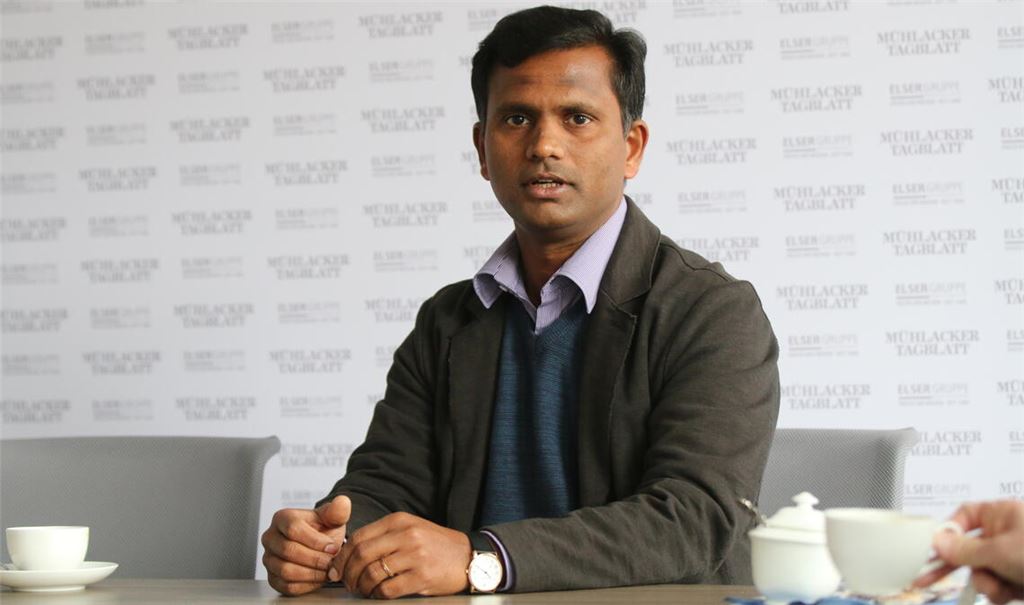 Dr. David Pankiraj beim Interview im Verlagshaus des Mühlacker Tagblatt. Foto: Disselhoff