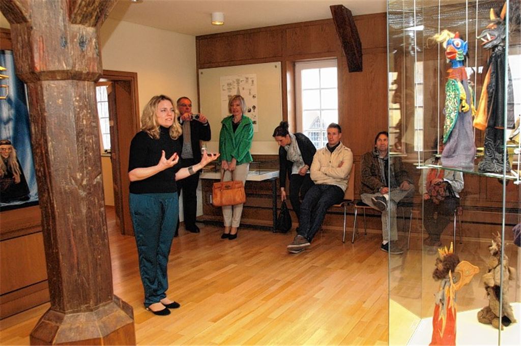 Dr. Denise Roth führt durch die Welt des Faustmythos. Foto: Appich