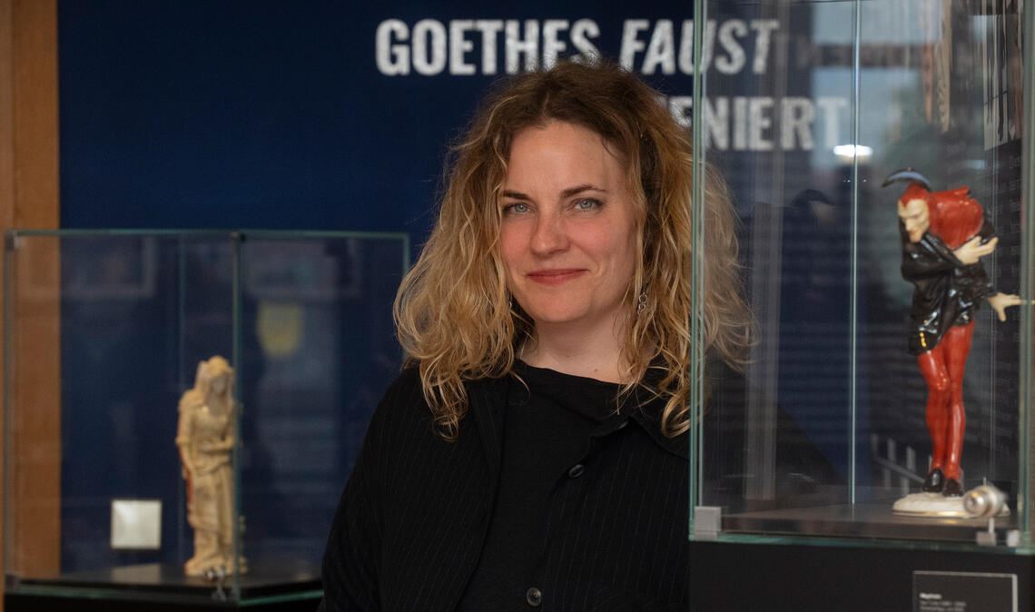 Dr. Denise Roth leutet das Faust-Museum und Faust-Archiv und hat spannende Ideen, etwa eine eine Mephisto-Ausstellung. Foto: Fotomoment
