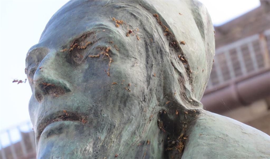 Dr. Faust hätte gerne das Rezept für die Goldherstellung gefunden, das der Stadt Knittlingen jetzt auch aus der Finanzmisere helfen könnte. Doch ganz profan werden nun Steuern und Gebühren erhöht. Archivfoto: Becker