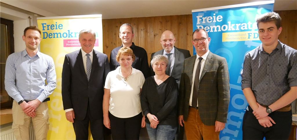 Dr. Hand-Ulrich Rülke (2.v.li.) und Mitglieder der FDP Mühlacker mit Mühlackers Oberbürgermeister Frank Schneider (2.v.re.).Foto: privat