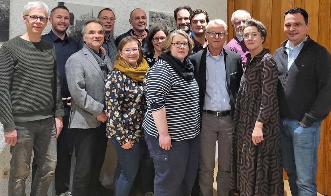 Dr. Jan Bahlo (v.li.), Markus Köchel, Markus Schellinger, Martin Gnoyke, Franziska Müller, Martin Jaiser, Susanna Clever, Tanja Gregori, Andreas Clever, Maximilian Langner, Dr. Till Neugebauer, Peter Krüger, Susanne Kiefner und Edin Kuloglija. Foto: privat