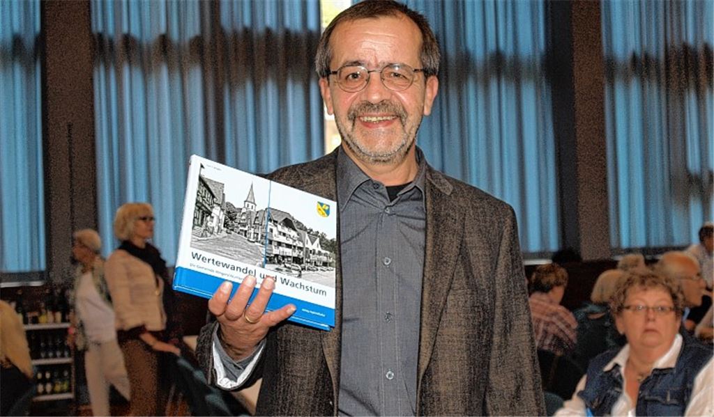 Dr. Karl J. Mayer hat für das neue Buch rund 5000 Seiten Archivmaterial durchforstet.