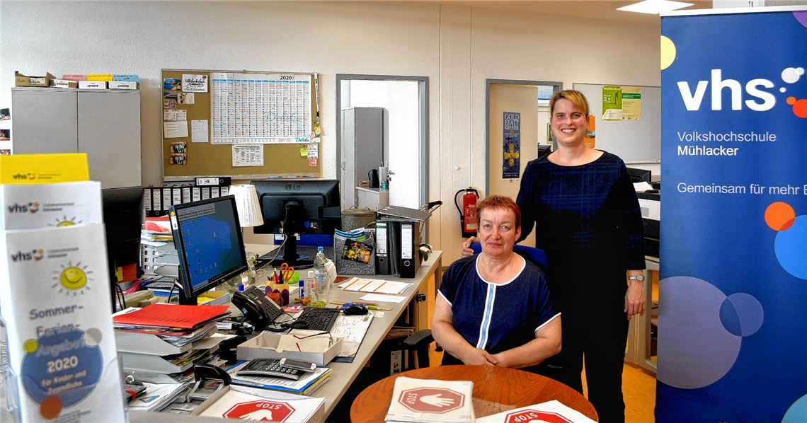 Dr. Martina Terp-Schunter und ihre Mitarbeiterin Petra Schmidt (sitzend) in der Geschäftsstelle in der Bahnhofstraße 15 in Mühlacker. Fotos: Stahlfeld