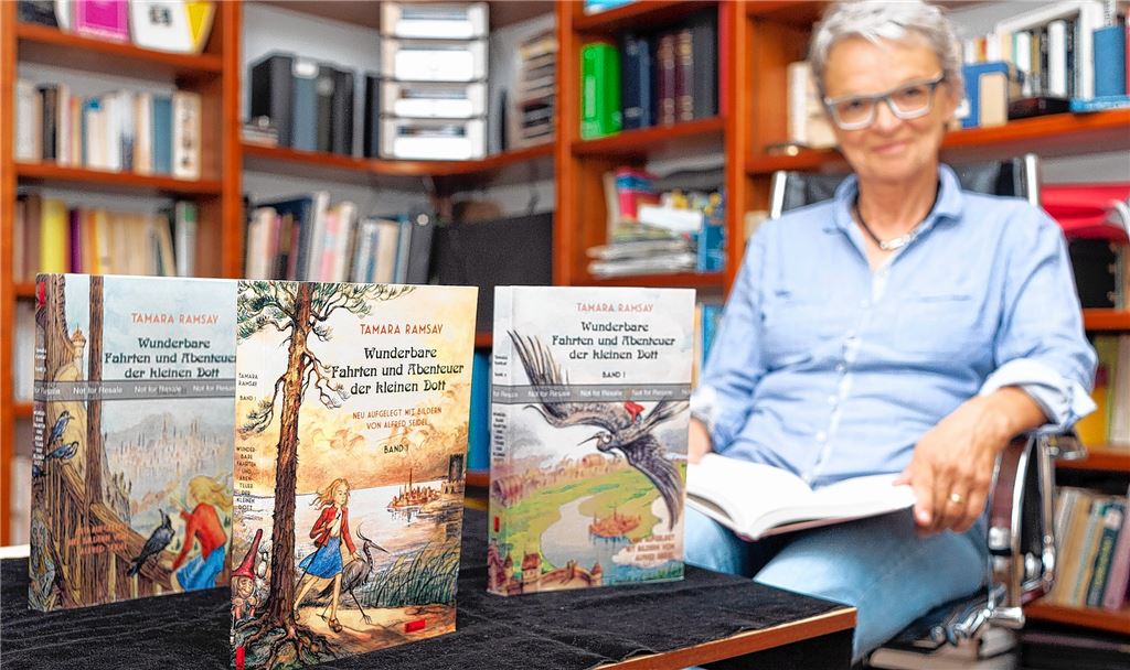 Dr. Monika Schmid-Welter freut sich, dass die drei Abenteuerbände mit den Geschichten der kleinen Dott neu aufgelegt werden. Fotos: Fotomoment