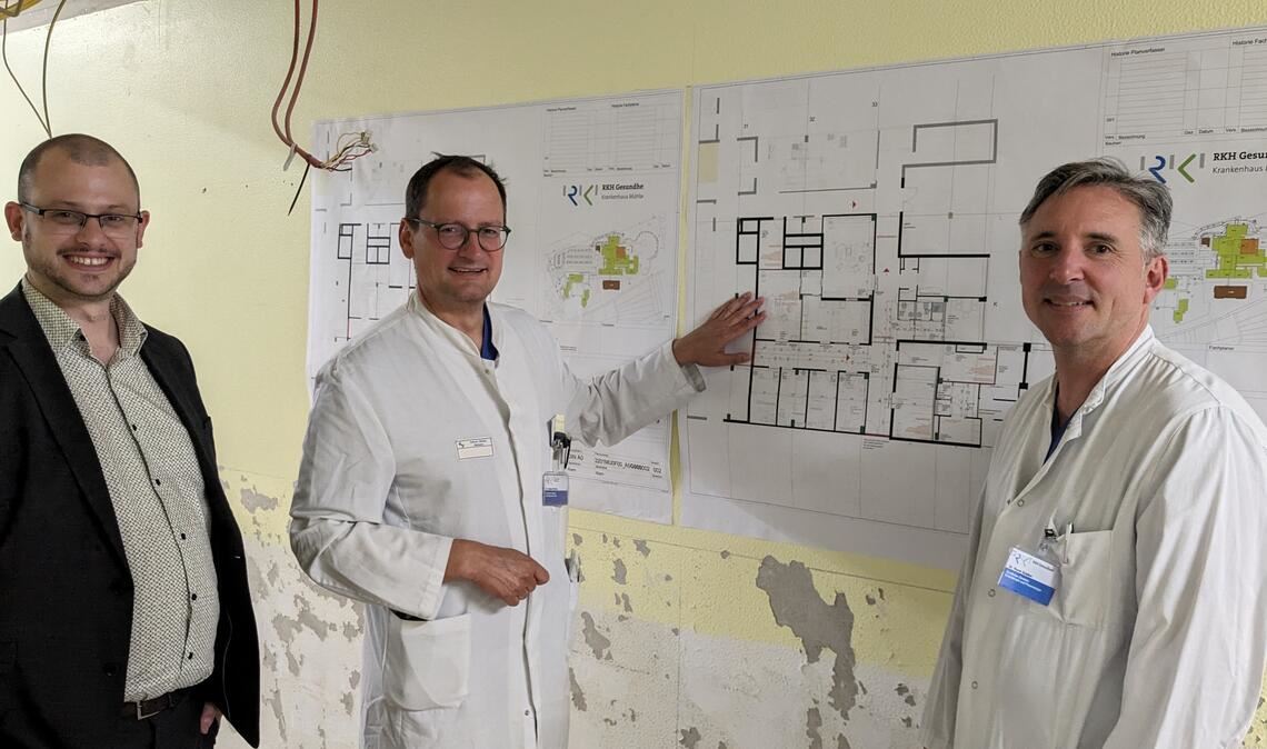 Mühlacker Klinik baut ihre Angebote aus Dr. René Gulden (v.re.), Dr. Stefan Pfeiffer und Fabian Bunzel bauen das Angebot des RKH Krankenhauses aus. Fotos: Steigleder
