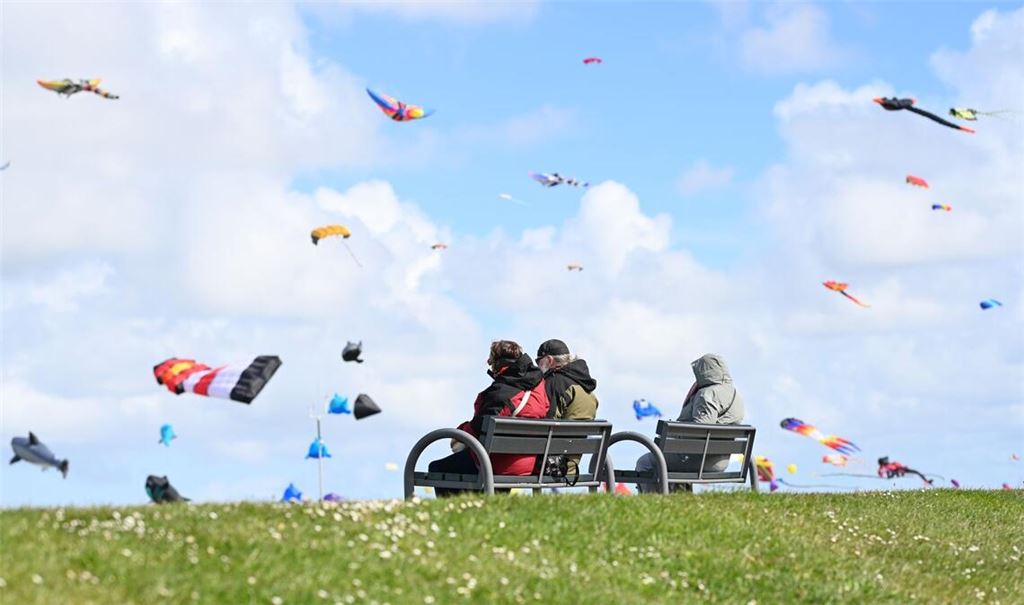 Drachenfest Norddeich: Großdrachen und Flugshows vor Nordsee-Kulisse