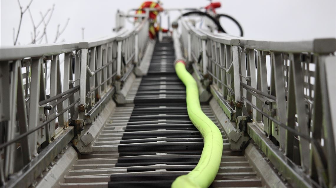 Drehleiter im Einsatz. Symbolfoto: Huber