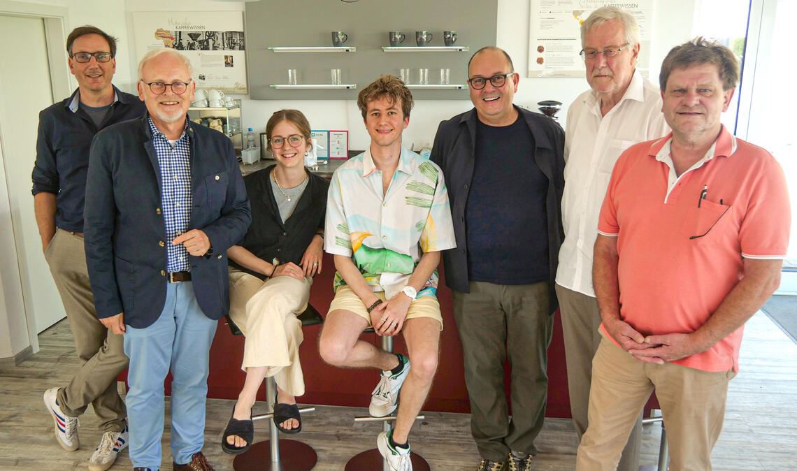 Drei Jubiläen werden im Beisein von Förderpreisträgern und Unterstützern am Dienstag bei der Scheuermann GmbH gefeiert: 50 Jahre Unternehmen, zehn Jahre Stiftung und fünf Jahre Hochschul-Förderpreis. Foto: Friedrich