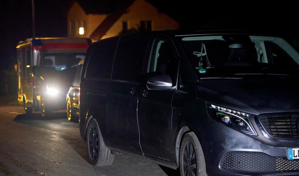 Drei Leichen wurden schon in der Nacht des Unglücks abtransportiert. (Archivbild)