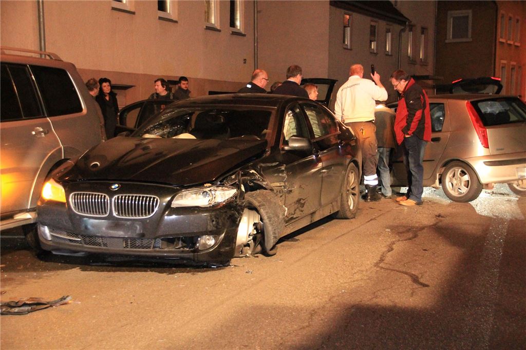 Drei Personen haben sich bei einem Unfall am Donnerstagabend verletzt. Foto: Recken