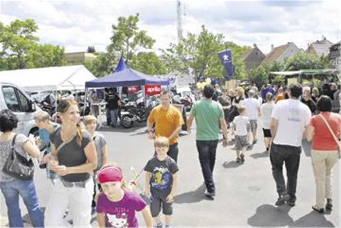 Drei Tage Leistungsschau, drei Tage volles Programm: Über 10000 Besucher freut sich der Gewerbe- und Verkehrsverein der Fauststadt. 40 Aussteller zeigen auf dem Gelände in und an der Schule ihre Kompetenz. Fotos: Stahlfeld