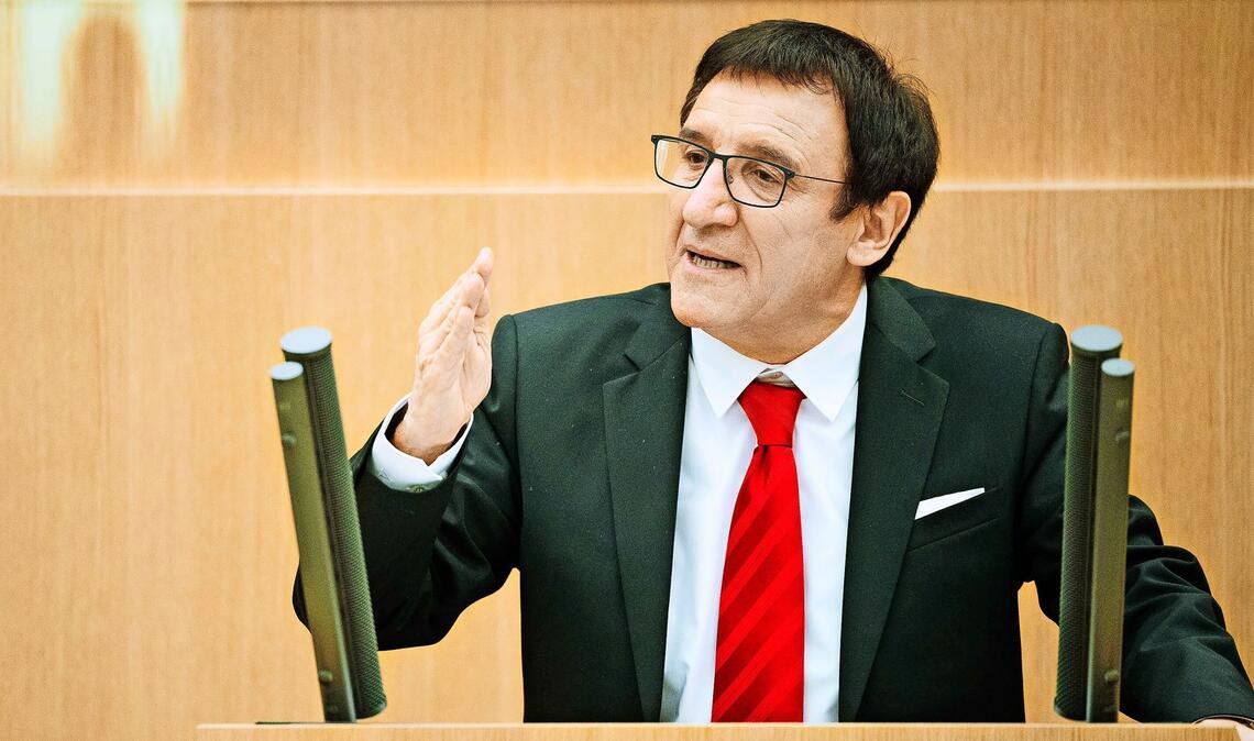 Drei Tage Vorsprung bescheren dem CDU-Abgeordneten Wolfgang Reinhart das erste Amt  in der neuen Wahlperiode.