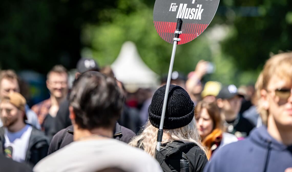 Drei Tage laut Musik - das ist bei Rock im Park und Rock am Ring Programm.
