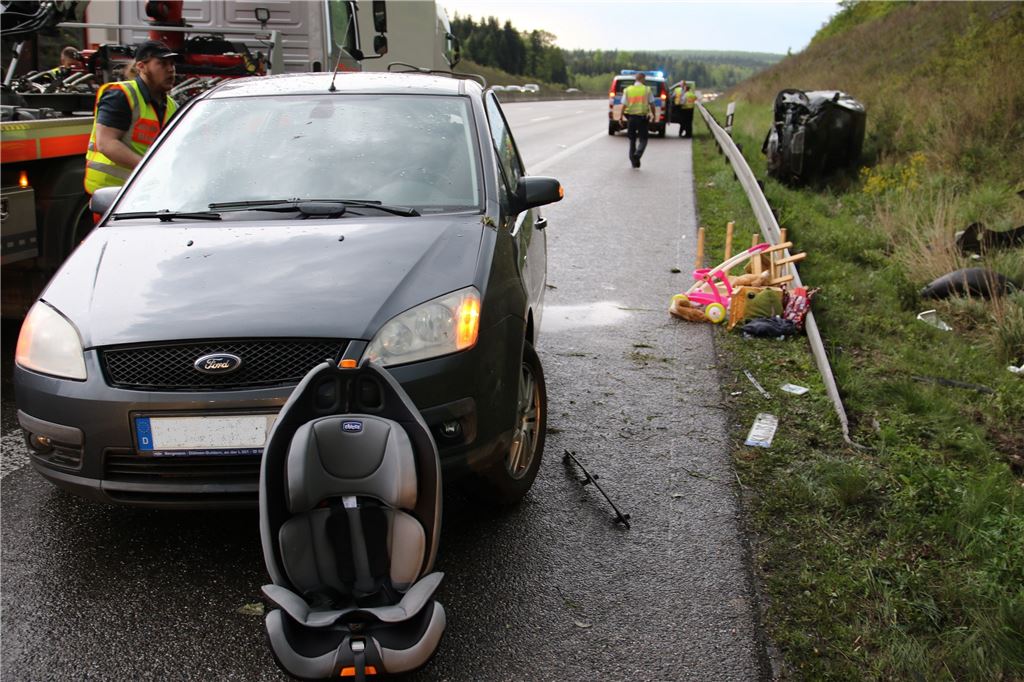 910_0008_131428_eis_Unfall_A8_Pforzheim