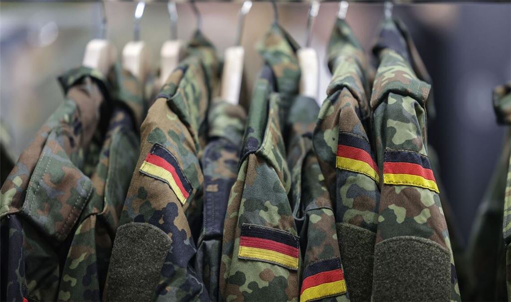 Drei Viertel aller extremistischen Verdachtsfälle bei der Bundeswehr kommen aus dem Bereich Rechtsextremismus. (Archivbild)