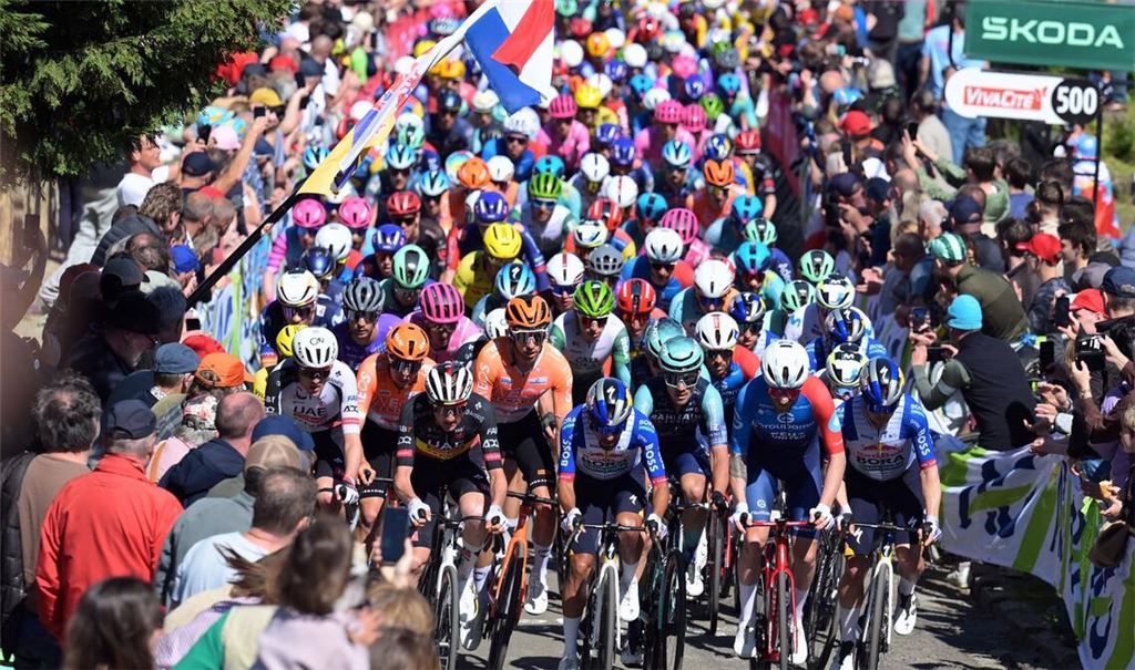 Dreimal mussten die Radprofis die bis zu 19 Prozent steile Mur von Huy hinauf.