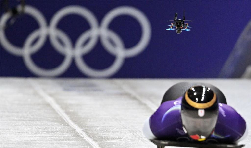 Drohne im Eiskanal: Bei diesen Winterspielen setzen die Verantwortlichen auf spektakuläre Bilder.