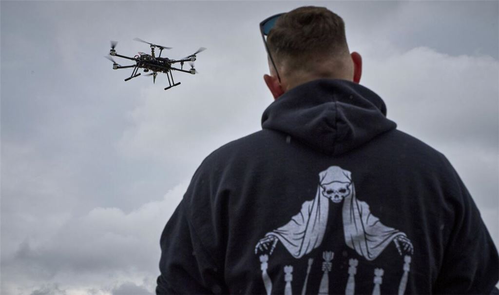 Drohnen spielen im Krieg in der Ukraine eine entscheidende Rolle. Die Entwicklung der Waffen ist rasant und stützt sich immer mehr auf den Einsatz von Künstlicher Intelligenz.