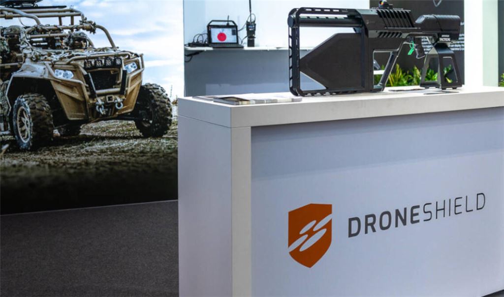 DroneShield-Aktie stürzt nach Führungswechsel ab: Rücktritt von CEO und Chairman sorgt für Unsicherheit, trotz starker operativer Zahlen.