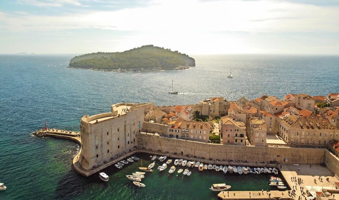 Dubrovnik steht im Frühjahr 2026 wieder auf dem Flugplan des  Flughafens.