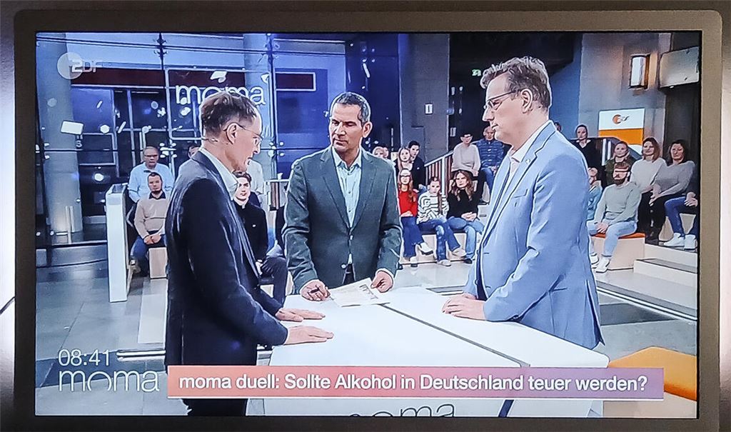 Duell im ZDF-Morgenmagazin: Professor Dr. Erik Schweickert (re.) trifft auf den früheren Bundesgesundheitsminister Professor Dr. Karl Lauterbach. In einer Umfrage des Senders, die während des Schlagabtausches präsentiert wird, beantwortet eine 60-Prozent-Mehrheit die Frage mit „ja“. Foto: Eier