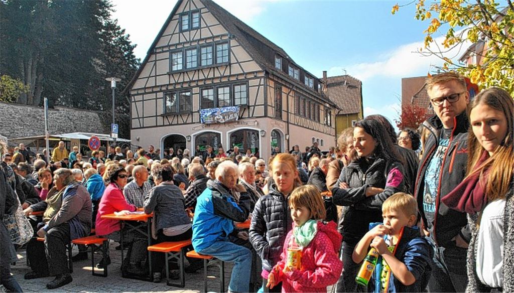 Enzle lässt sich auf Herbstmarkt blicken