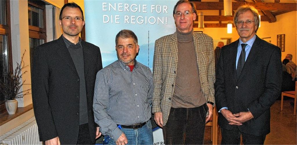 Dürrmenzer Gespräche mit (v. li.) Pfarrer Marcus Kalkofen, Günter Straub, Umweltbeauftragter St. Andreas-Gemeinde, Referent Dr. Clemens Dirscherl und Stadtwerke-Geschäftsführer Jürgen Meeh. Foto: Stahlfeld