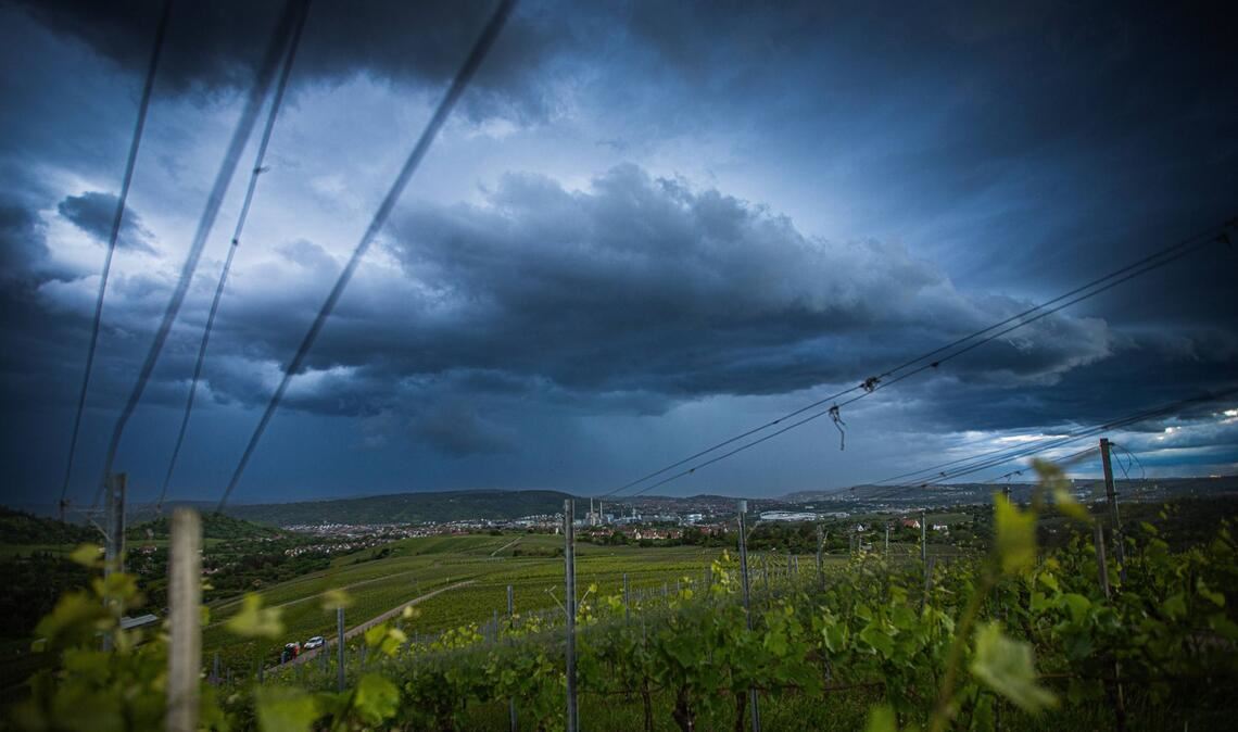 Dunkle Wolken am 1. Juni über Stuttgart.