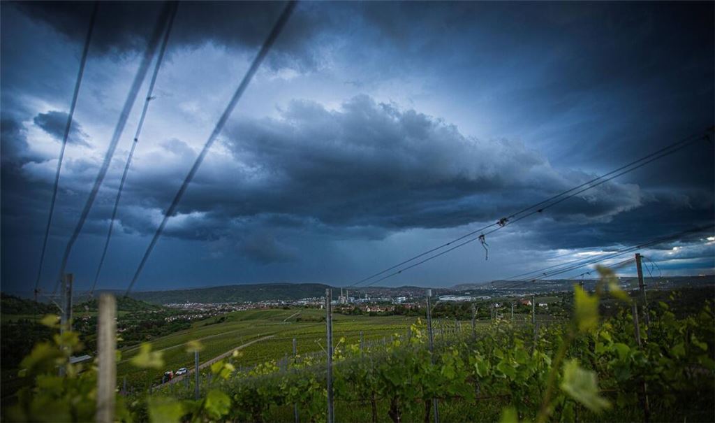 Dunkle Wolken am 1. Juni über Stuttgart.