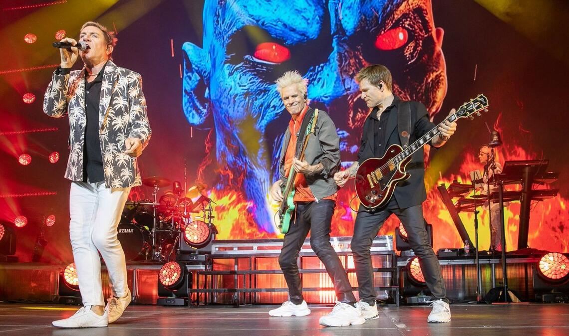 Duran Duran in der Schleyerhalle: Simon Le Bon, Roger Taylor und Tourgitarrist Dom Brown (von links)