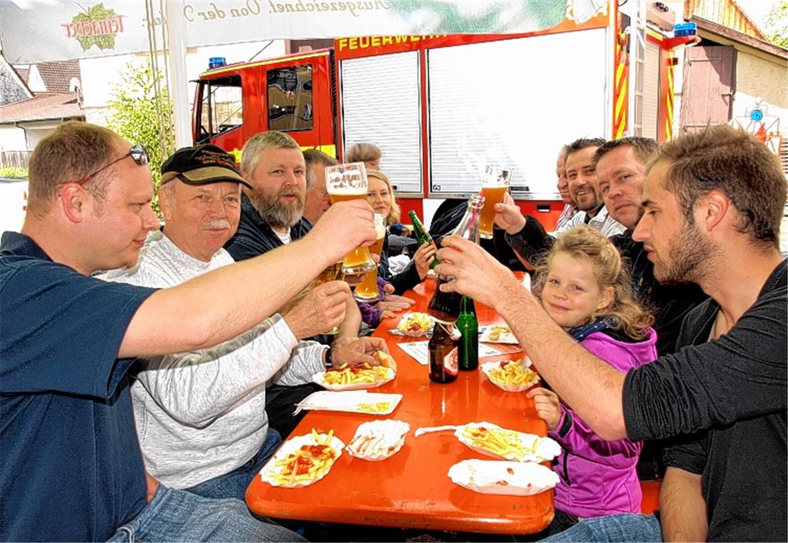 Durst löschen: Die Feuerwehr kann sich über mangelnden Zuspruch nicht beklagen. Foto: Appich