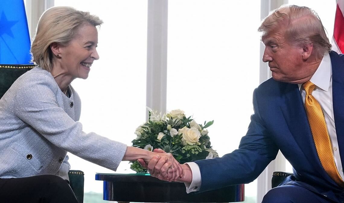 EU-Kommissionschefin Ursula von der Leyen und US-Präsident Donald Trump besiegelten vor Monaten einen Zoll-Deal. Doch danach gab es erneut Streit, nun soll das Abkommen umgesetzt werden.