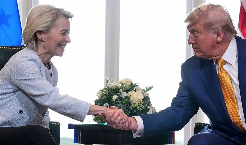 EU-Kommissionschefin Ursula von der Leyen und US-Präsident Donald Trump besiegelten vor Monaten einen Zoll-Deal. Doch danach gab es erneut Streit, nun soll das Abkommen umgesetzt werden.