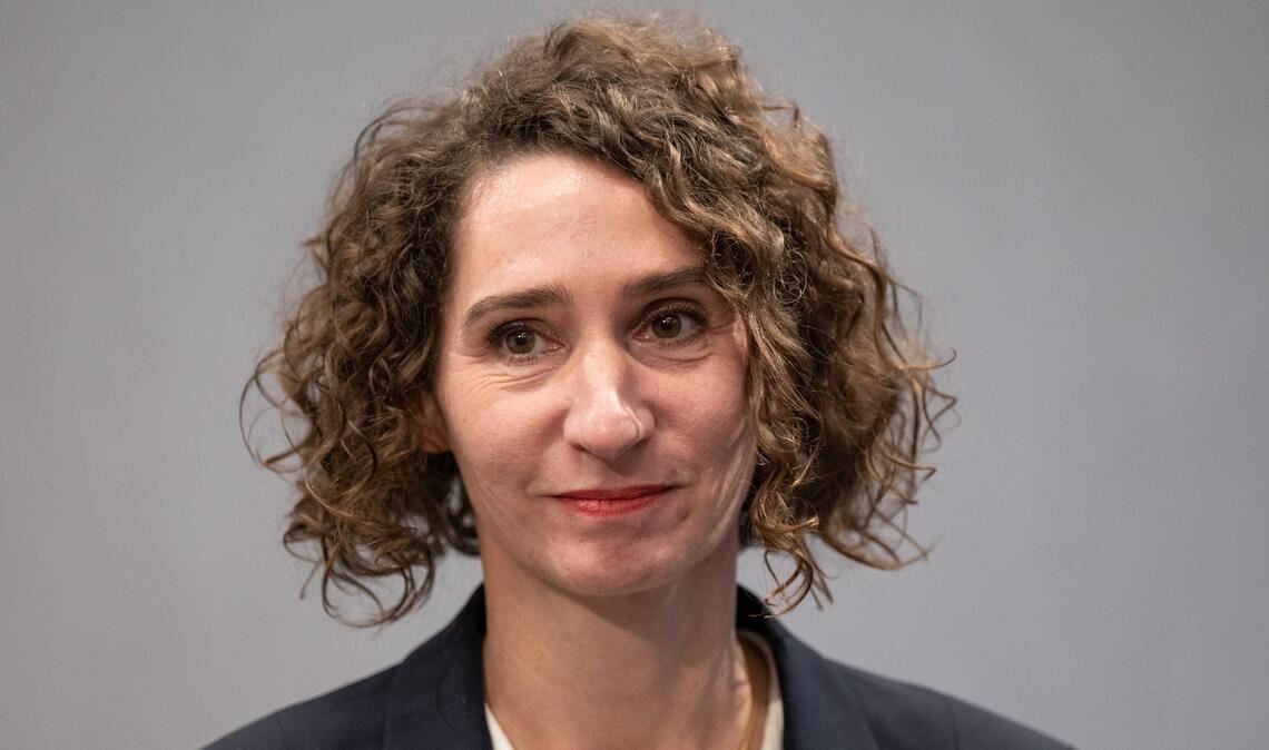 EVG-Vize Cosima Ingenschay will den geplanten Stellenabbau bei DB Cargo deutlich abmildern. (Archivbild)