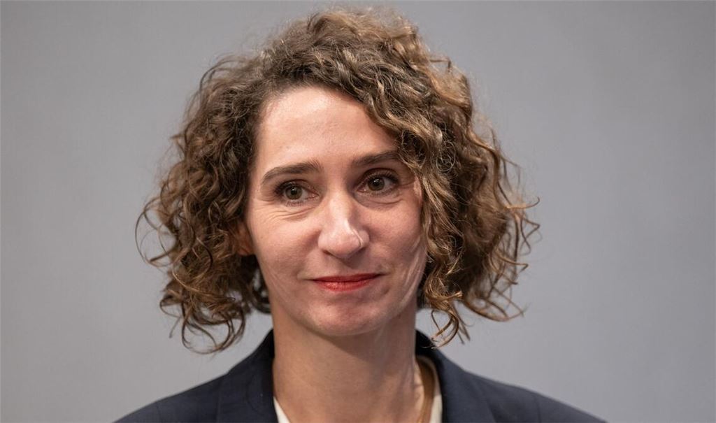 EVG-Vize Cosima Ingenschay will den geplanten Stellenabbau bei DB Cargo deutlich abmildern. (Archivbild)