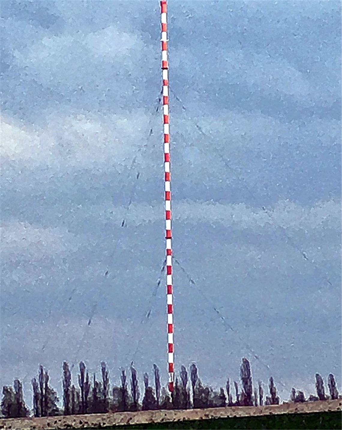 Ebenfalls bedroht: der nicht mehr aktive Sendermast im sächsischen Wilsdruff. Foto: Lill