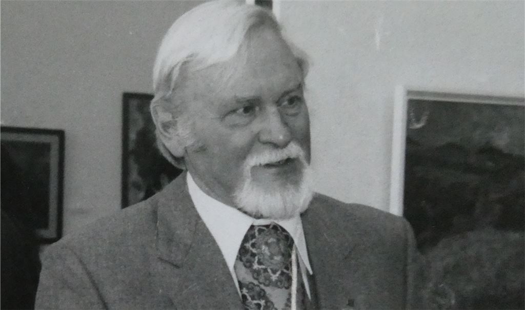 Eberhard Frank vermutlich 2001 während seiner letzten Ausstellung im Fruchtkasten.